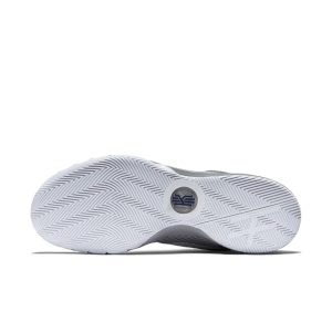 nike-kyrie 705277-010