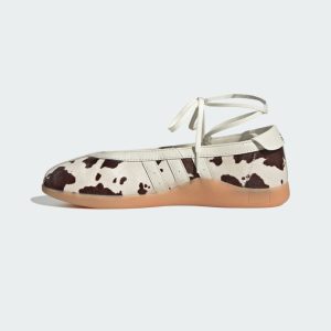 adidas Taekwondo Mei “Cow Print” (KJ0229) — koeienprint op een ballerina-silhouet