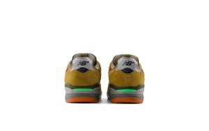 new-balance-numeric NM933MNO