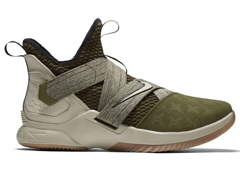 nike-lebron AO4053-300