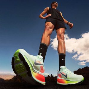 nike-vomero-18 HM6803-301