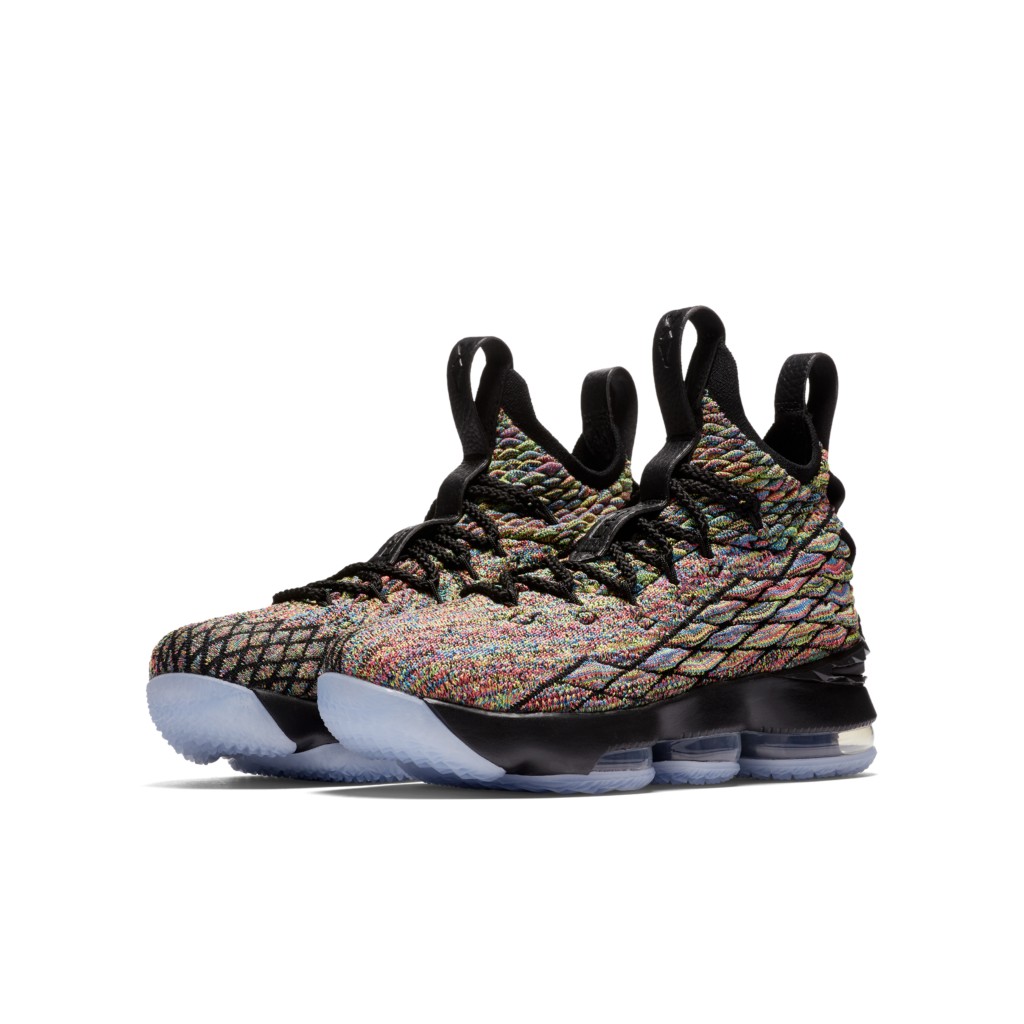 nike-lebron-15 922811-901