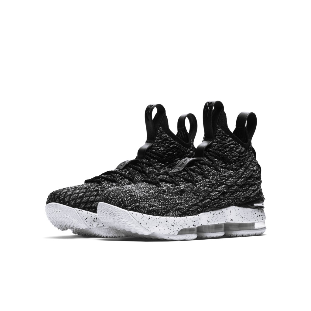 nike-lebron-15 922811-002