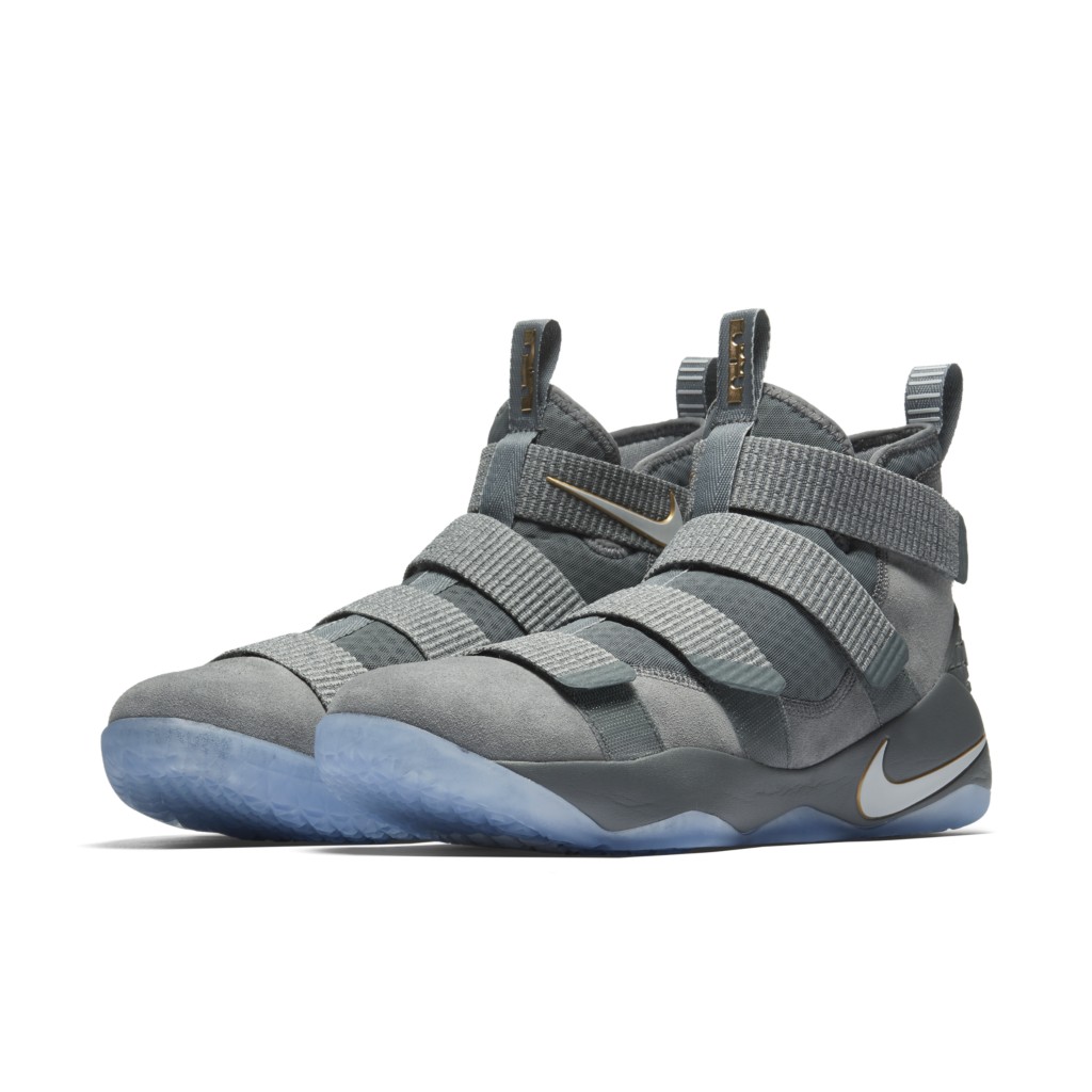 nike-lebron 897644-010