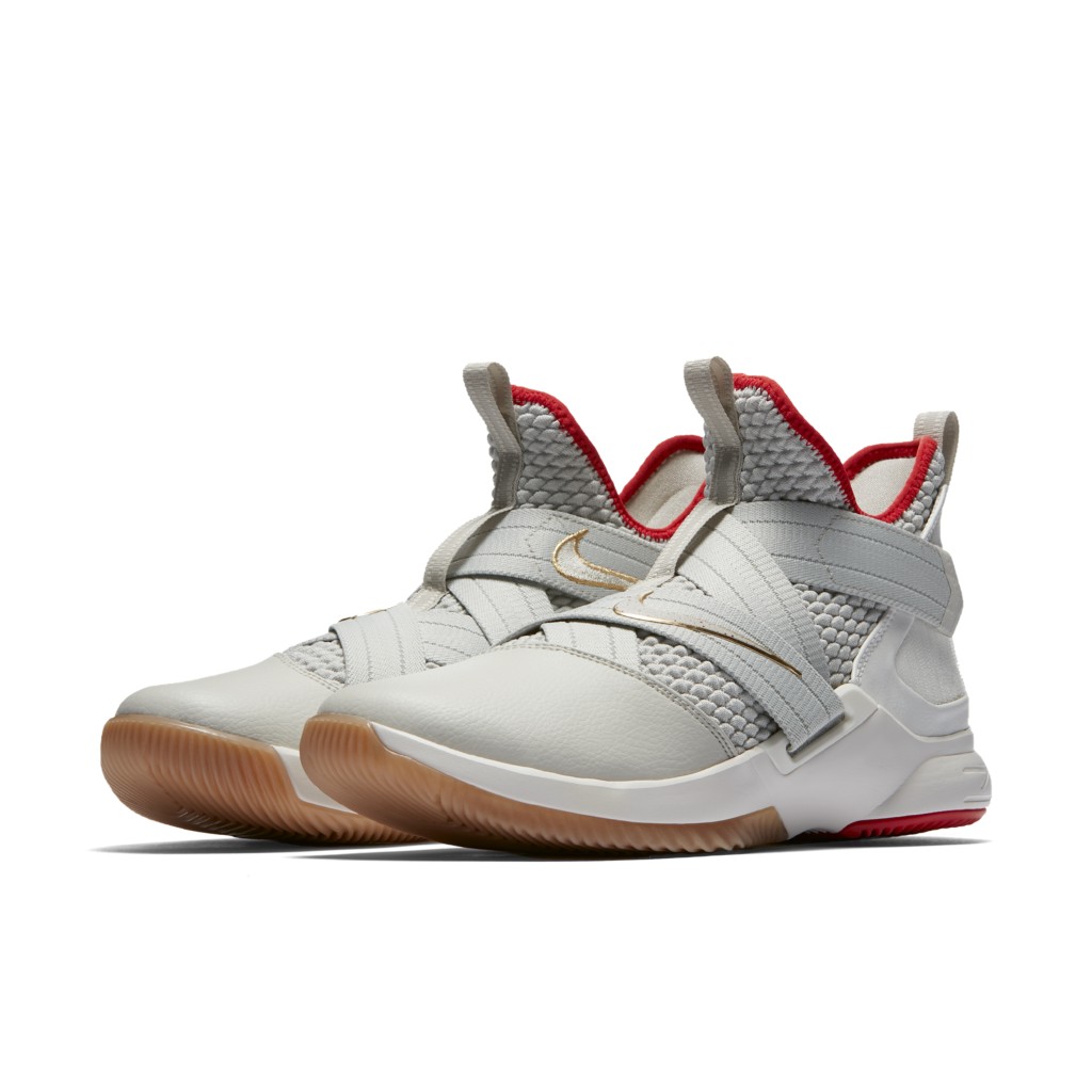 nike-lebron AO2609-002