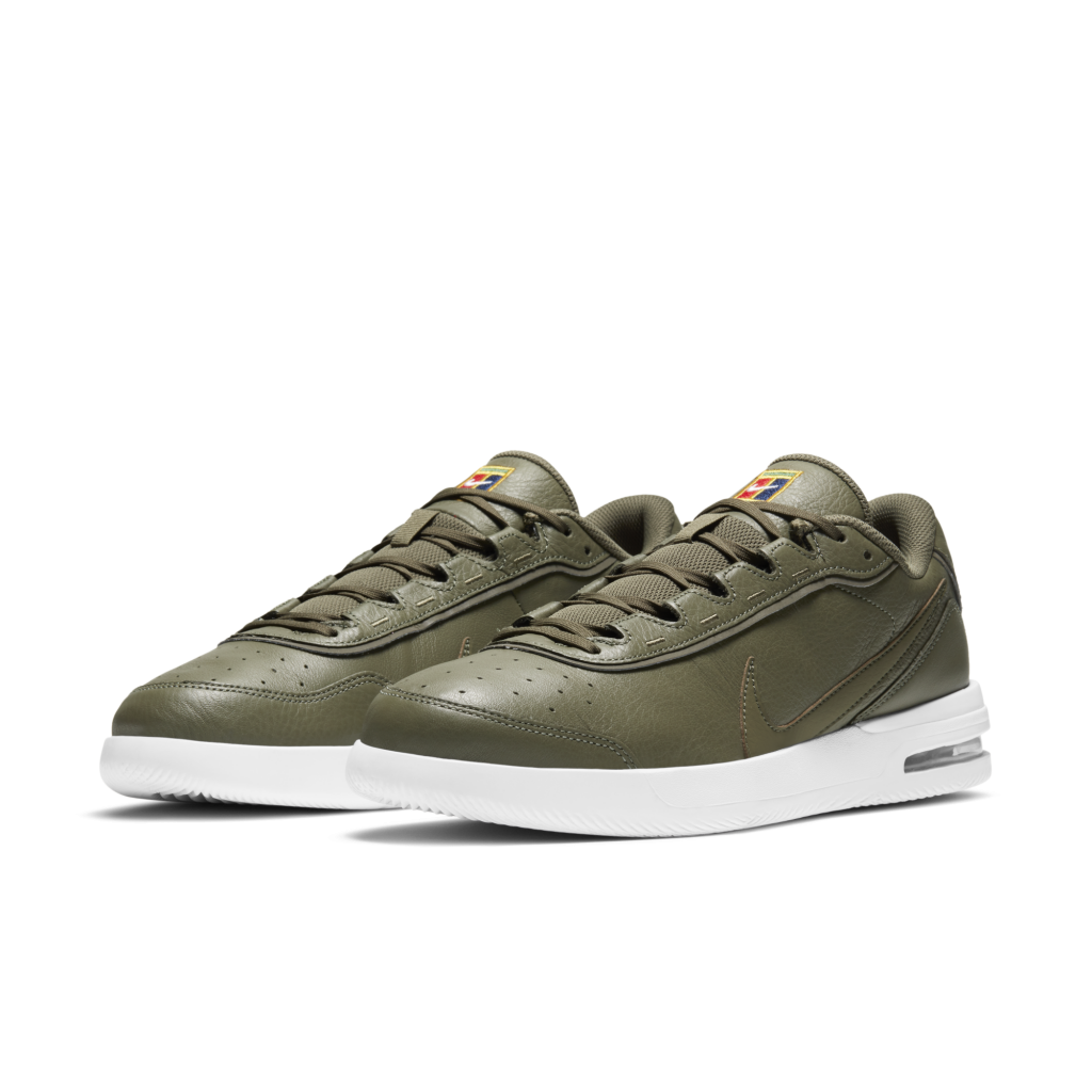 nikecourt CT3890-200