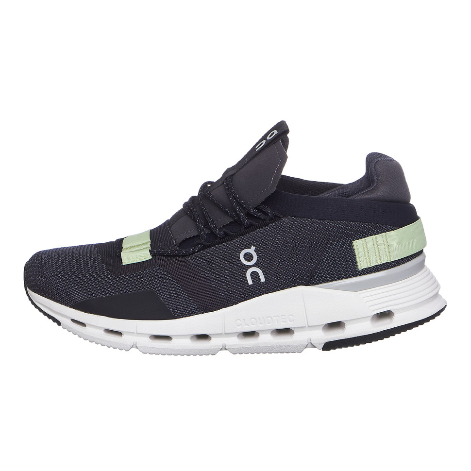 on-running-sneaker 2698992
