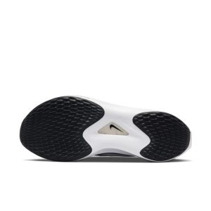nike-zoom DM8968-001