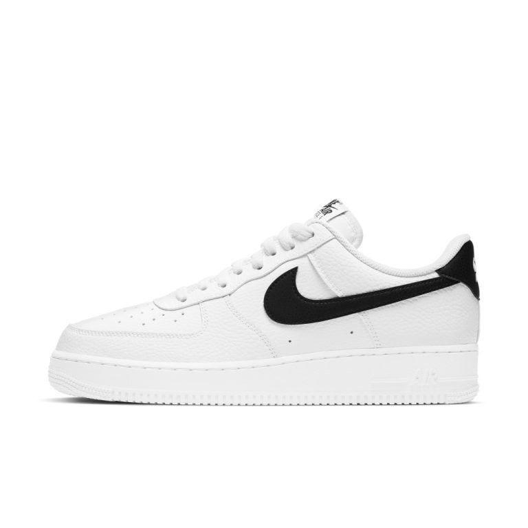 Nike Air Force 1 “White and Black”: de eeuwige standaard gewogen