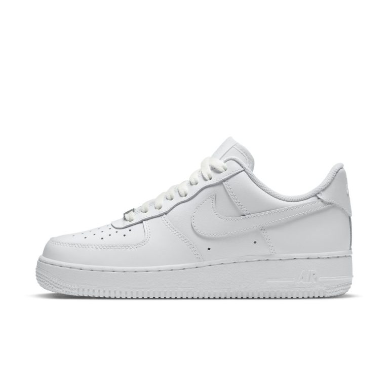 Nike Air Force 1 ’07 “Triple White”: de klassieker die altijd kan