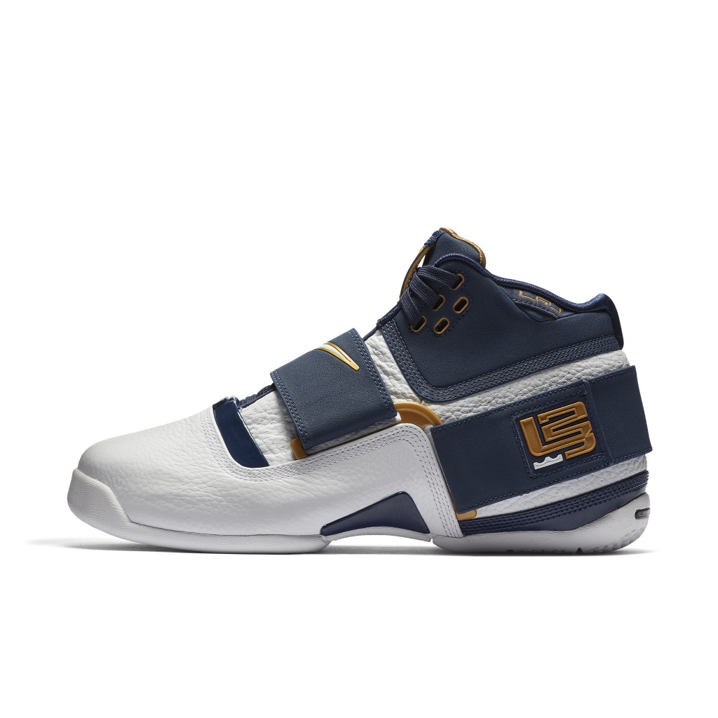 nike-zoom AO2088-400