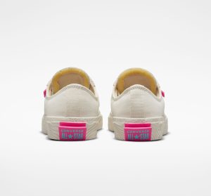 converse-sneaker A02835C