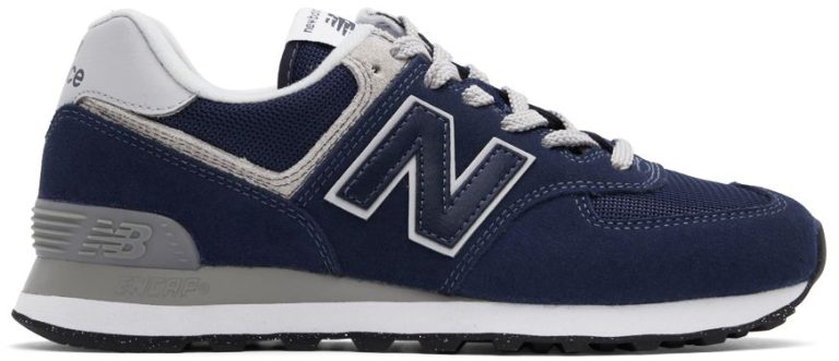 New Balance ML574 “Navy”: de veteraan die elke stad plat loopt