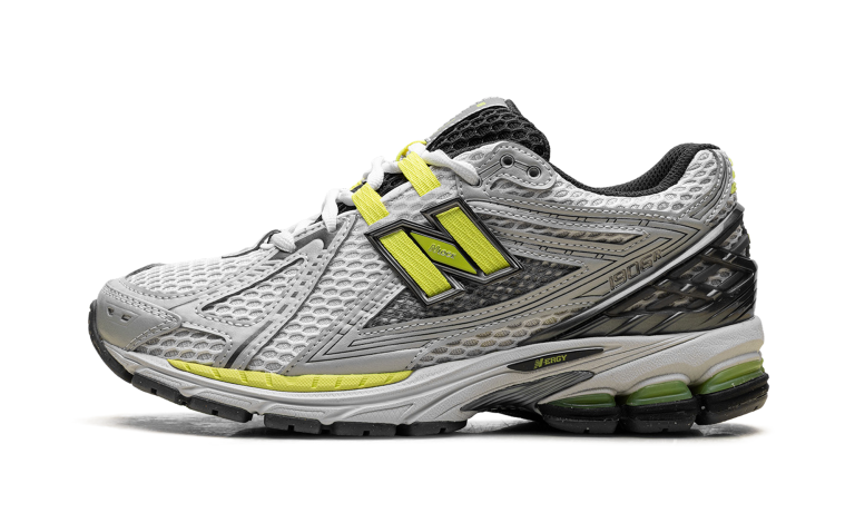 New Balance 1906 “Light Silver Metallic”: zilver met groene ondertoon