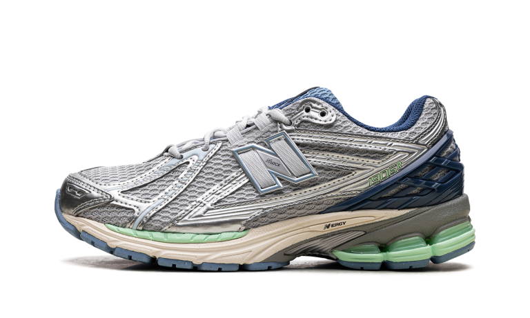 New Balance 1906 “Still Water”: grijsblauw zonder grote woorden