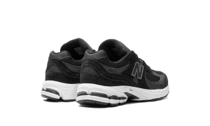 new-balance-sneaker PC2002BK