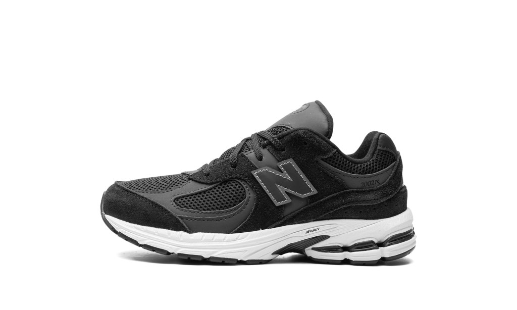 new-balance-sneaker PC2002BK