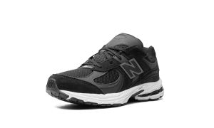 new-balance-sneaker PC2002BK