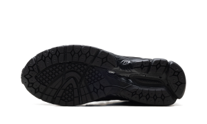 new-balance-sneaker U2002DXB