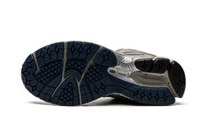new-balance-sneaker ML2002RA