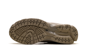 new-balance-2002r U20025I9