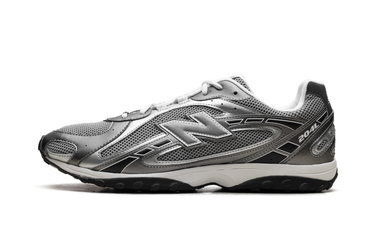New Balance 204L “Dark Silver Metallic”: plat, blits en berekend