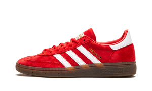 adidas Handball Spezial ‘Scarlet Gum’ (FV1227): de rode Spezial is nog nooit zo goedkoop geweest