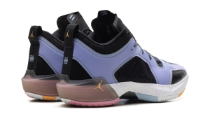 air-jordan-37 FD8701-001