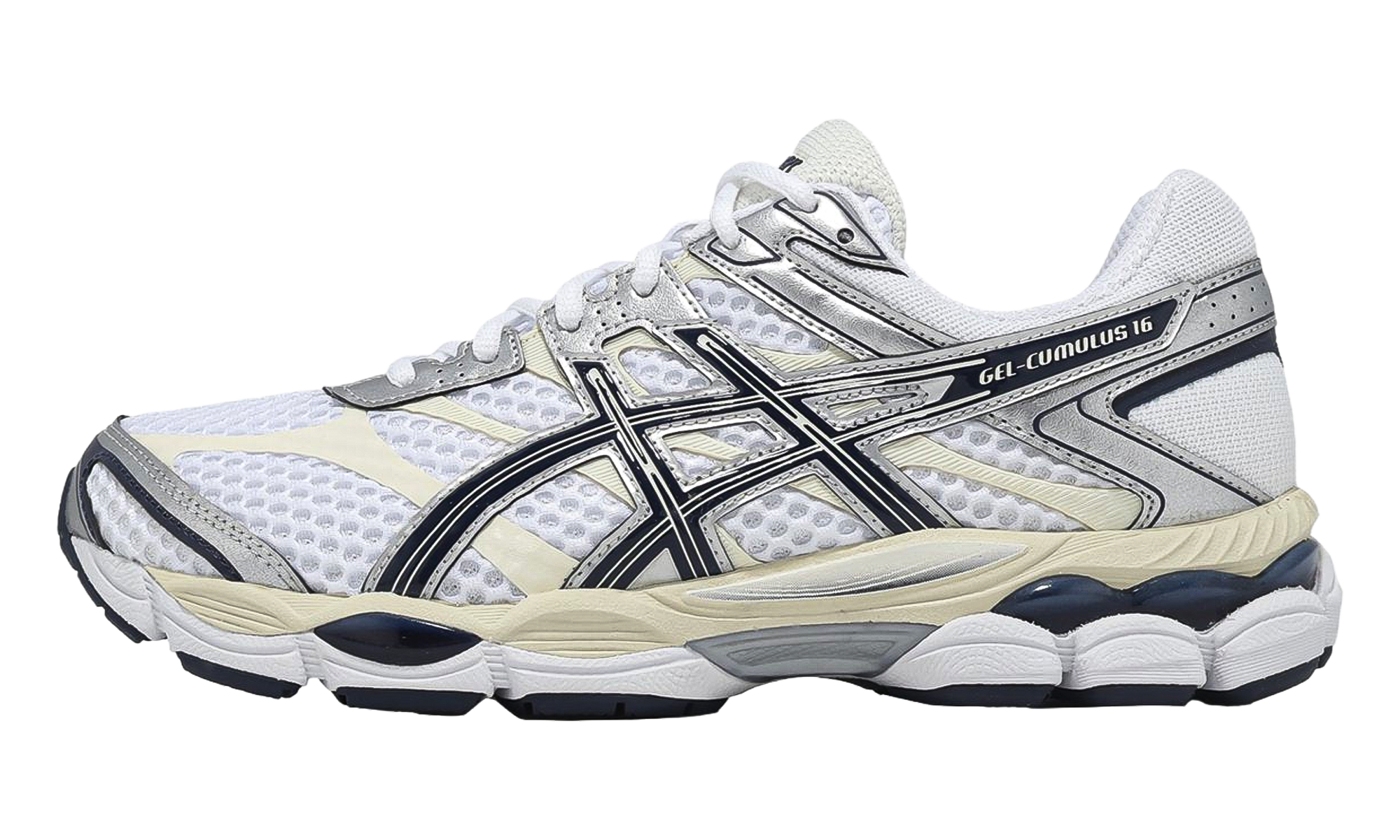 Asics Gel-Cumulus 16 “White Midnight”: wit-navy voor elke dag