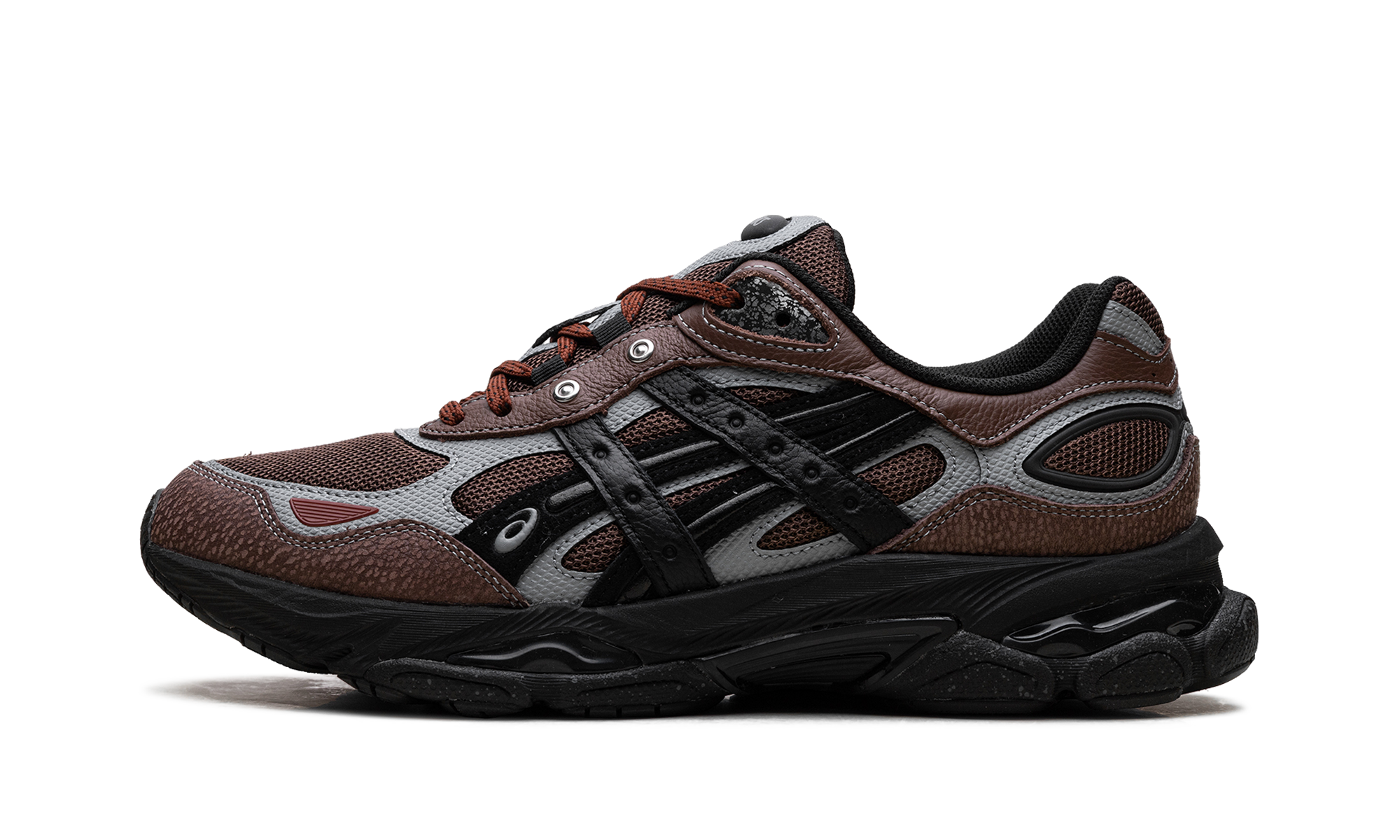 Asics Gel-NYC 2.0 “HAL Studios Mahogany”: collab-heat in diep bruin