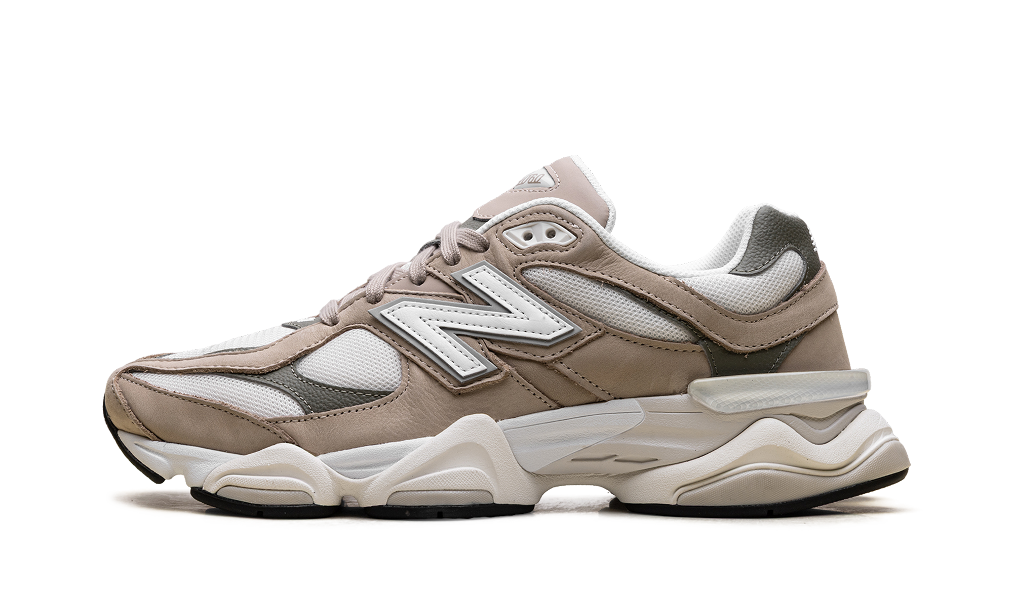 New Balance 9060 “Mindful Grey / Dark Olivine”: monster stampt door