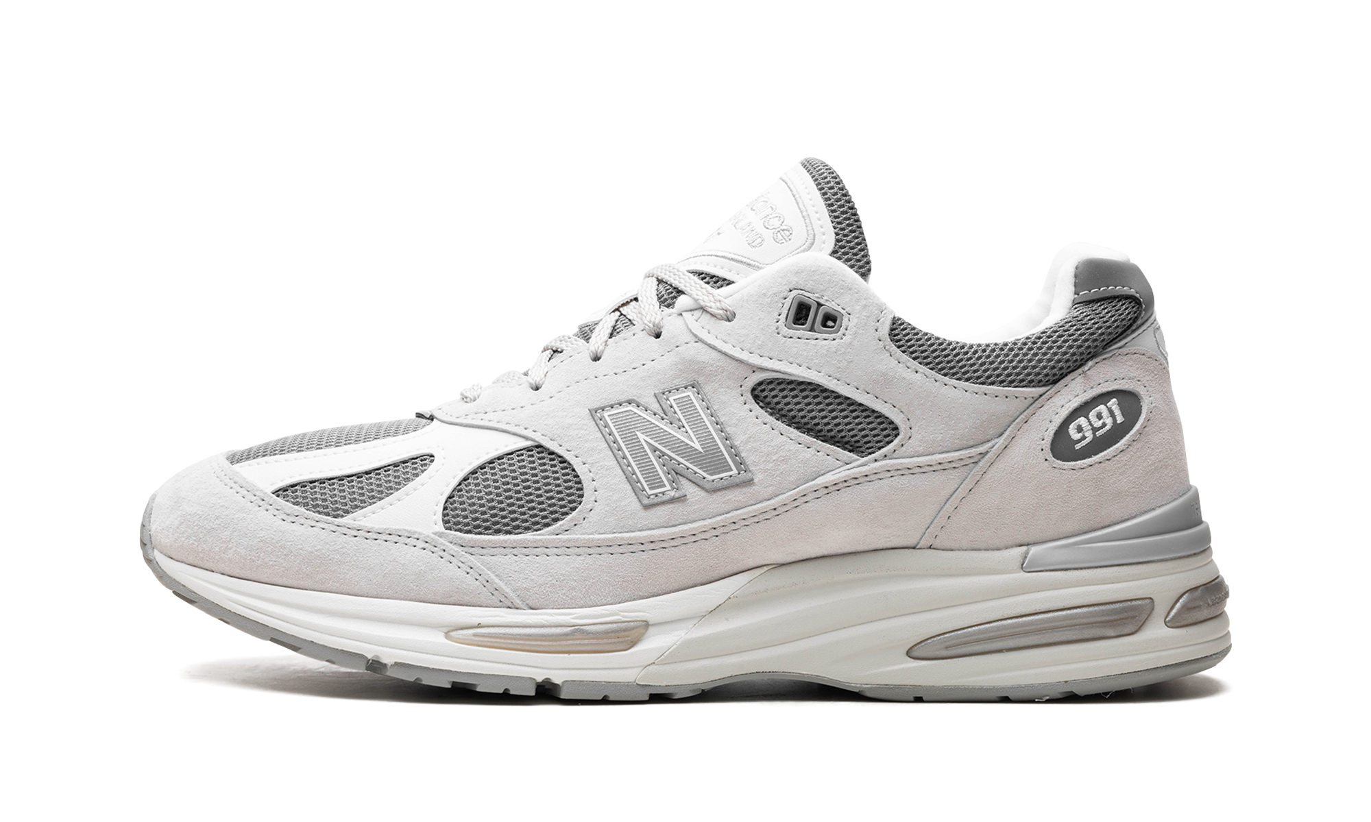 New Balance 991 v2 “Nimbus Cloud”: premium grijs op zijn zachtst