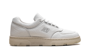 new-balance-sneaker UADWWHI