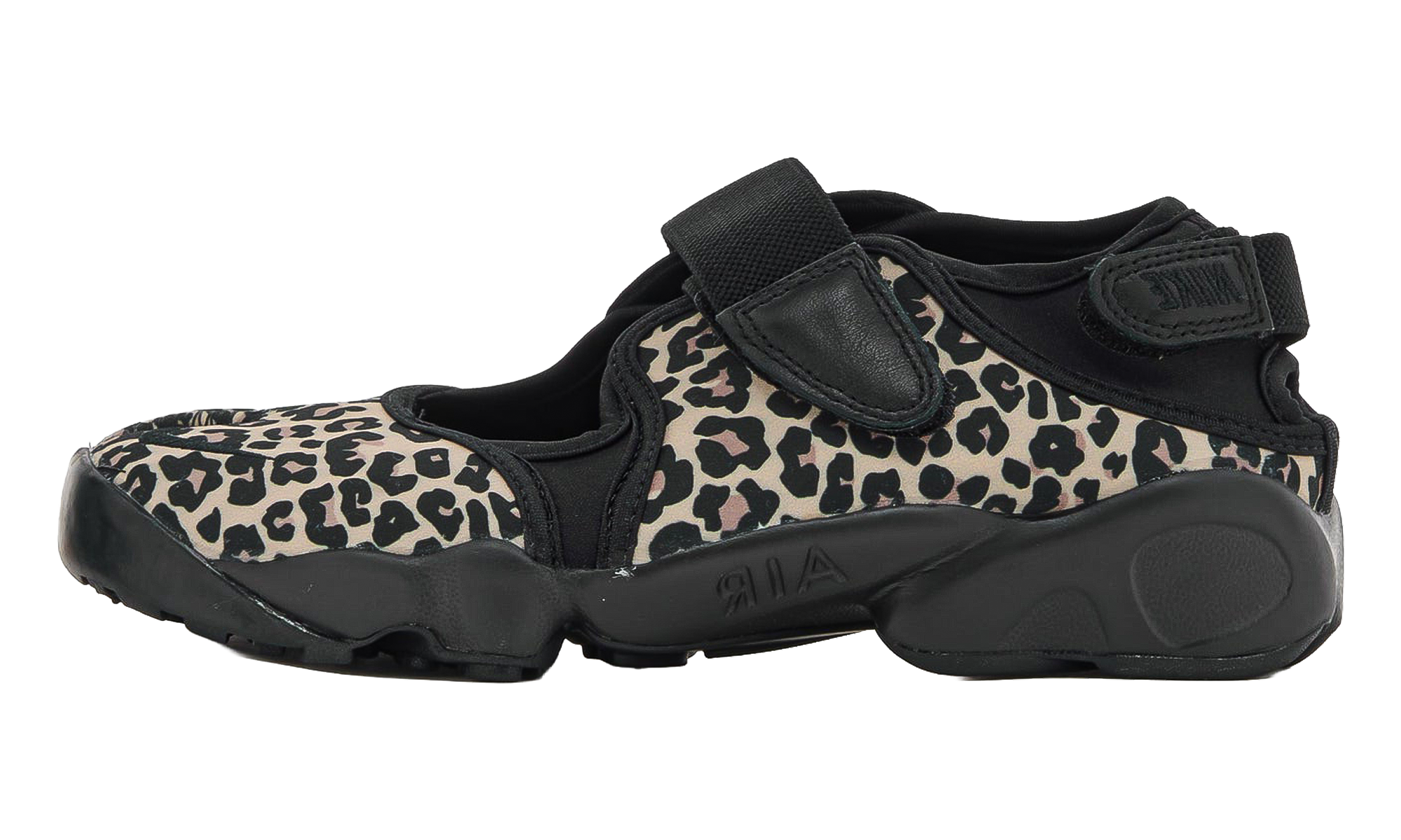 Nike Air Rift Breathe “Leopard”: de gespleten teen durft weer
