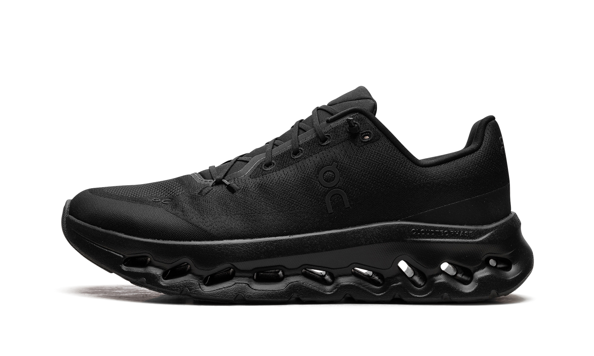 On Cloudtilt “Eclipse Black”: all-black comfort voor elke dag