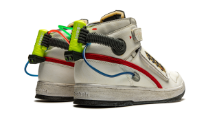 reebok-sneaker FY2106