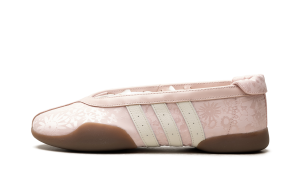 adidas Taekwondo Mei “Sandy Pink”: zacht roze op een plat silhouet