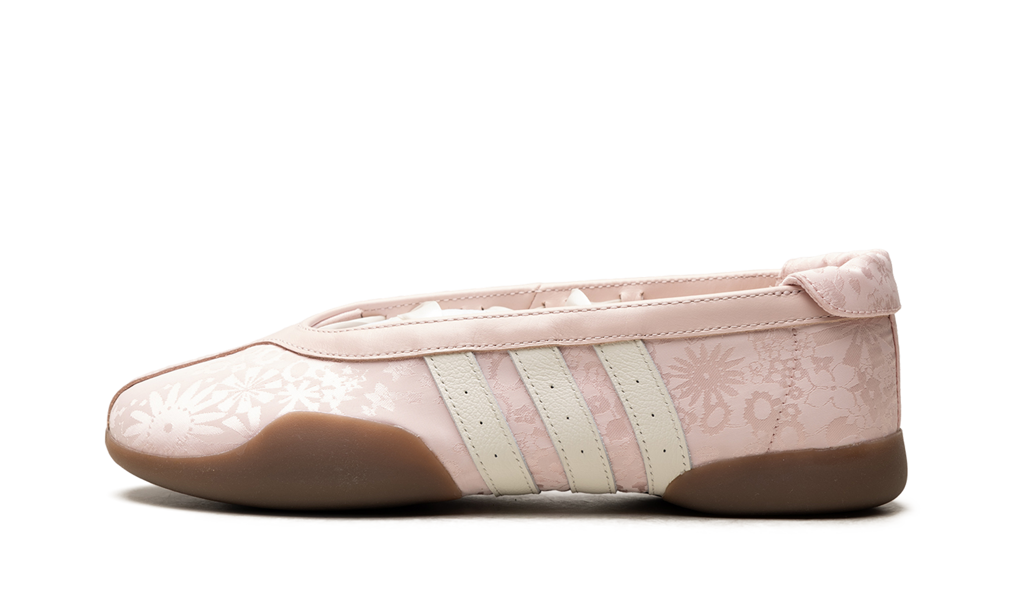 adidas Taekwondo Mei “Sandy Pink”: zacht roze op een plat silhouet