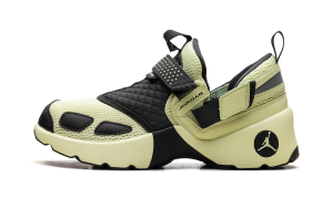 Jordan Trunner LX “Luminous Green” (HQ2164-302)