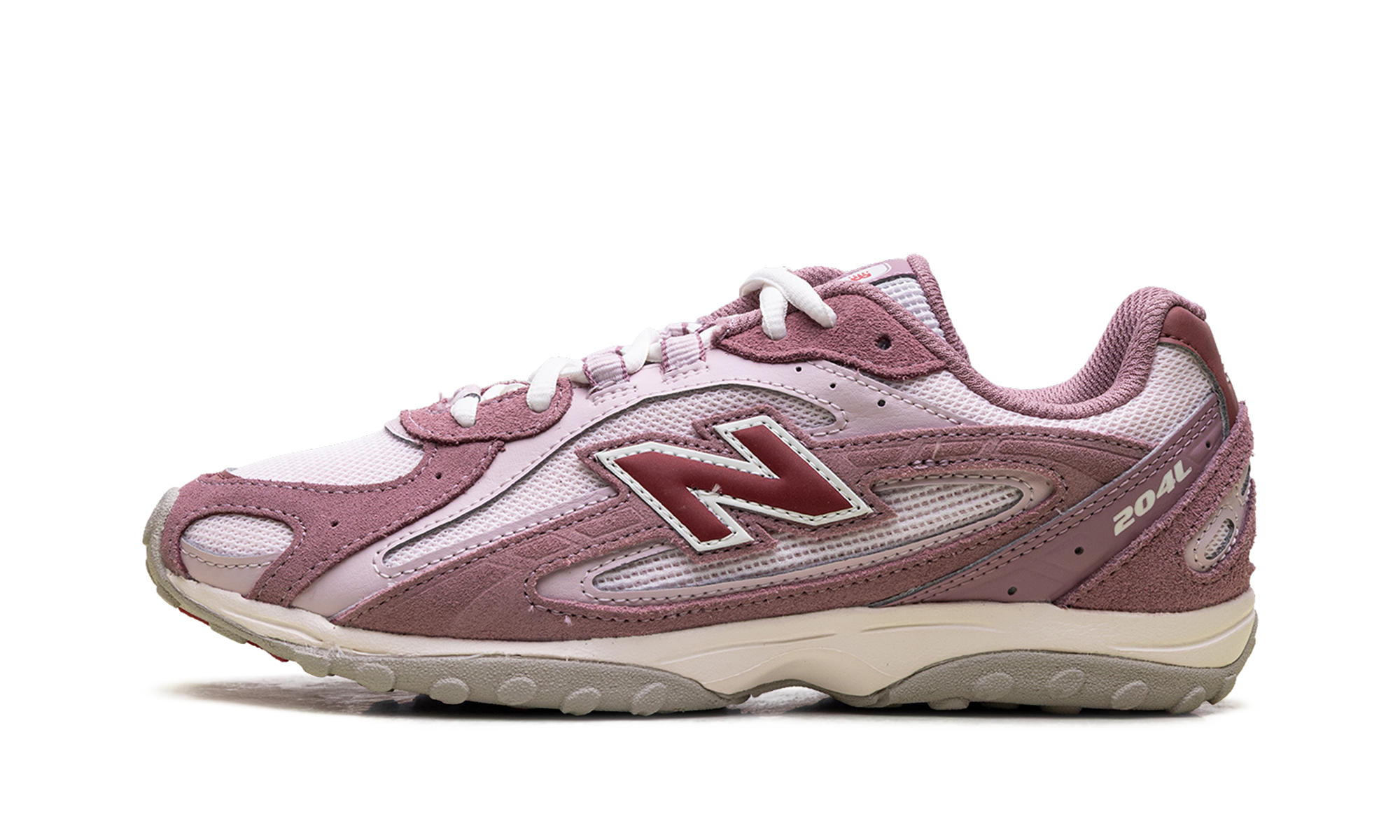 New Balance 204L “Valentine’s Day”: rood randje, nul poespas