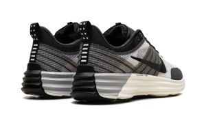 nike-lunar-roam DV2440-102