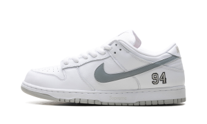 Nike SB Dunk Low “Supreme – White” (HQ8487-100)
