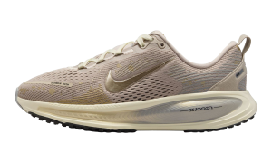 Nike Vomero 18 GS “Cream Coconut Milk Metallic Gold Grain” (IM6127-200)