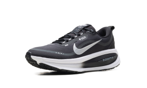nike-vomero-18 HQ7001-002
