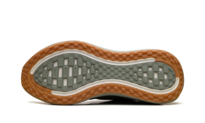 nike-vomero-plus HV8150-301