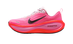 Nike Vomero Plus “Hyper Pink / Burgundy Crush” (HV8154-604)