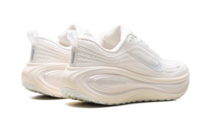 nike-vomero-plus IO9916-100