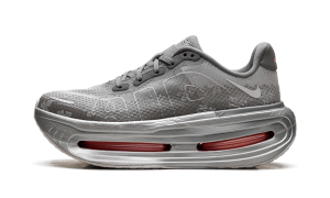 Nike Vomero “Geyser Grey / Metallic Silver” (IQ0028-001)