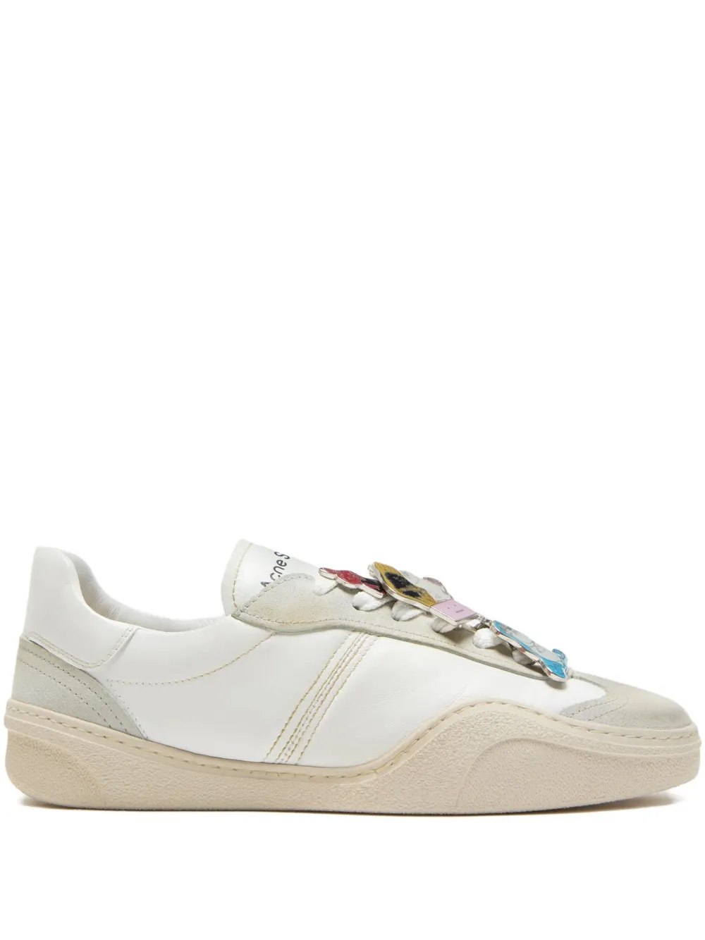 Acne Studios Sneakers mit Anhänger-Detail – Weiß (AD0813)