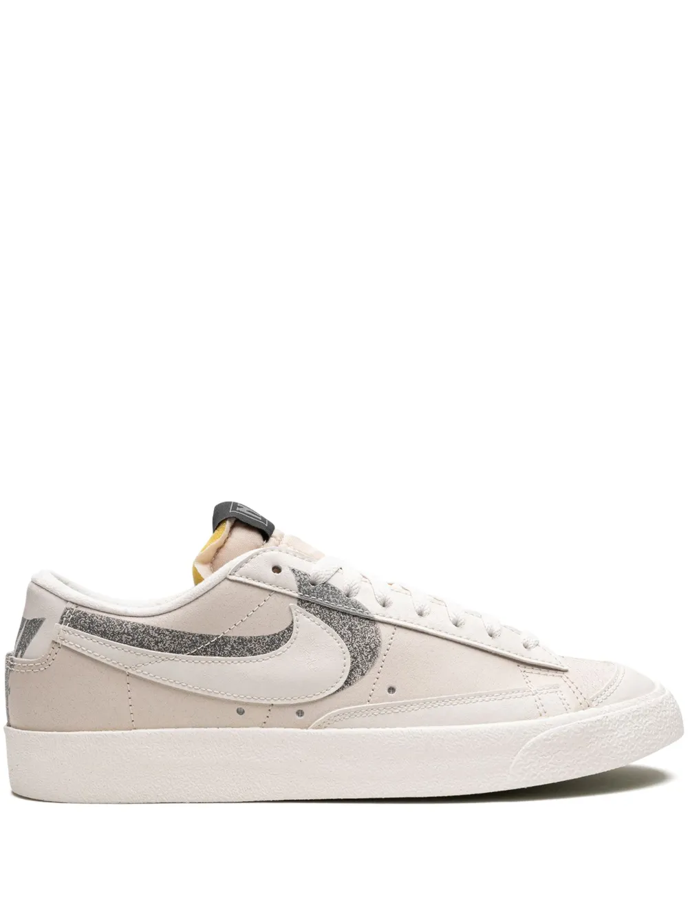 Nike Blazer Low sneakers – Beige (DQ7671)